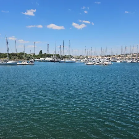 La Vue En Bleu. * Agde