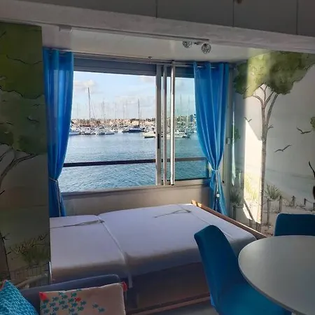 La Vue En Bleu. * Agde