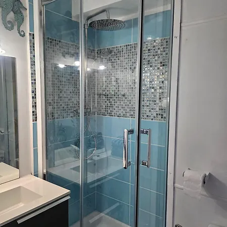 La Vue En Bleu. Agde