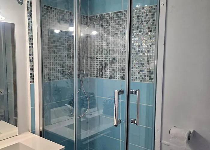 La Vue En Bleu. آجد